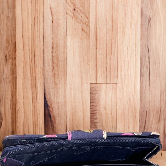 Vera Bradley Floral Nightingale
Wristlet (All in One Wristlet) - Picture 2 of 6